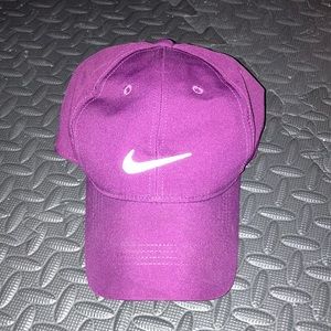 Nike dri fit burgundy embroidered logo hat
